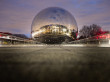 A Paris, La Géode fait peau neuve