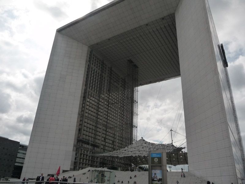 A La D fense la Grande Arche troque son marbre contre du granit