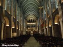 Lumière sur la basilique Saint-Remi de Reims pour ...