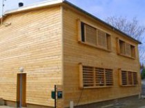 Des maisons en bois dans un programme social ...