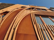 Des maisons en bois sculpté façon «canyon» ...