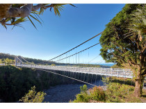 À La Réunion, un pont suspendu du XIXe siècle ...