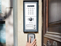 Paris interdit les boîtes à clés des meublés ...