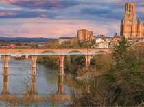 A Albi, une passerelle ultra légère en symbiose ...