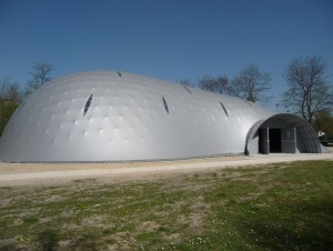 Une cathédrale éphémère en forme de "blob" à ...