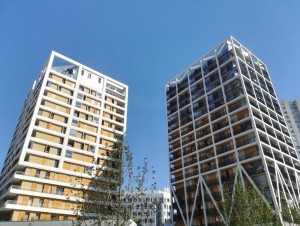 Au nord de Paris, deux tours d'habitation se ...