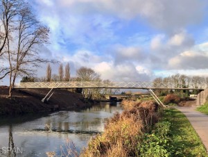 Une passerelle légère au-dessus de la Scarpe