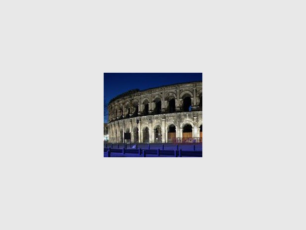 Les arènes de Nîmes s?illuminent (diaporama)