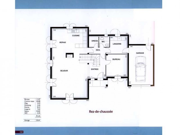 Plan d'architecte d'une maison sur terrain libre