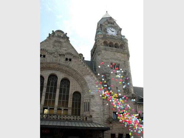 Ballons devant la façade