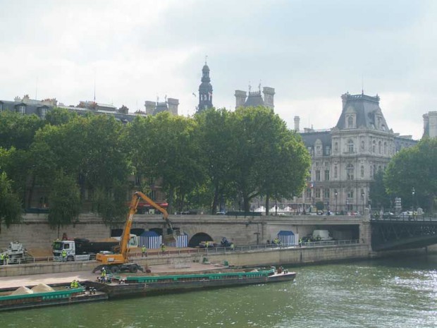 Déchargement du sable sur les voies Georges Pompid