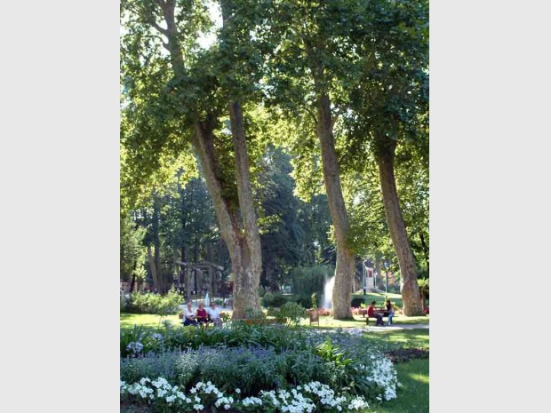 Le square Bir Hakeim