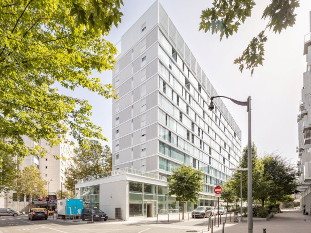 Réhabilitation d'une barre d'immeuble avenue de Clichy, Paris - Trophées de la construction 2024