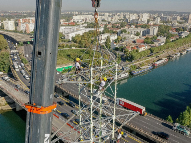 Démontage des pylônes sur le chantier RTE d'enfouissement de lignes