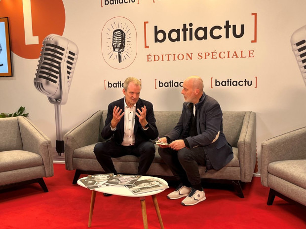 Benoit Hennaut, président du Directoire d'Herige Industries et Steve Carpentier, journaliste à Batiactu