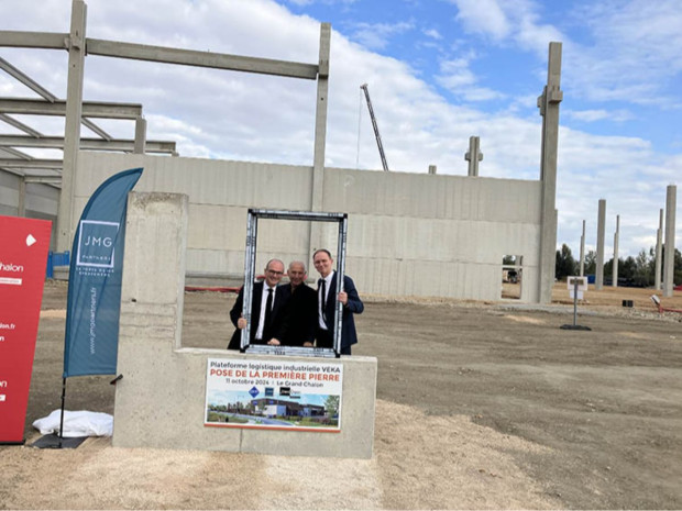 Pose première pierre de la future plateforme logistique de Veka à Saint-Loup-de-Varennes (71)