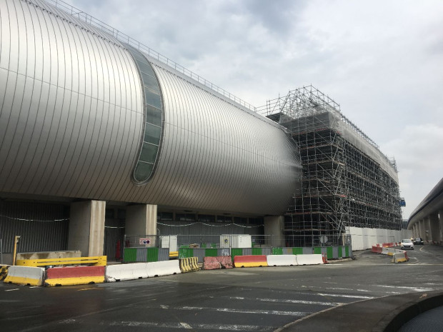 Travaux de couverture du terminal 2E de l'aéroport Paris-Charles-De-Gaulle.