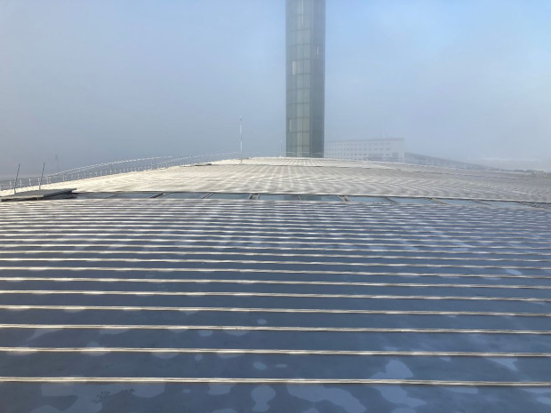 Travaux de couverture du terminal 2E de l'aéroport Paris-Charles-De-Gaulle.