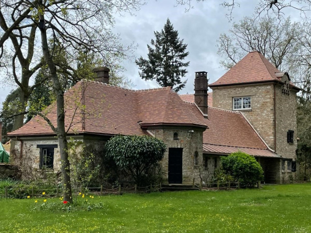 Rénovation d'une toiture dans les Yvelines par Léonardis couverture - Trophées Aléonard