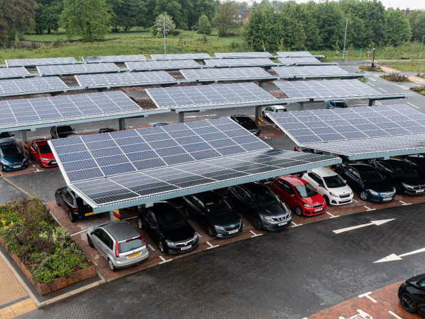 Ombrières solaires sur parking