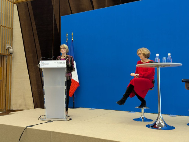 Véronique Louwagie, ministre déléguée chargée des PME, et Sarah Lacoche, DG de la DGCCRF, le 13 mars 2025 lors d'une conférence de presse à Bercy.