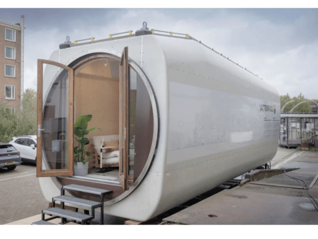 Une nacelle d'éolienne transformée en tiny house