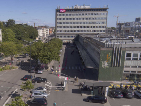 La gare de Nantes et sa tour SNCF avant la double rénovation