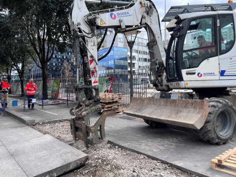 Engin de chantier en train de débitumiser dans le quartier de la Part-Dieu